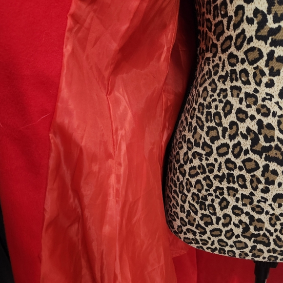 Elegant Red Trench Coat for Women - Picture 4 of 7